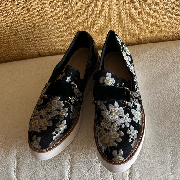 Zara Shoes made of shiny brocade with a pattern and white soles.Size 40 (fit 39) - Picture 9 of 13